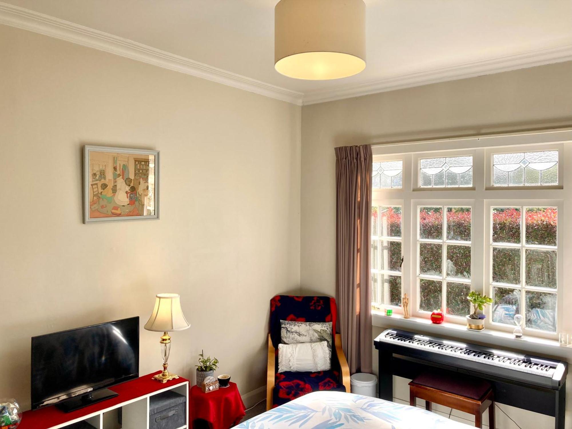 Spacious And Sunny Master Bedroom With Shared Bathrooms Auckland Eksteriør billede