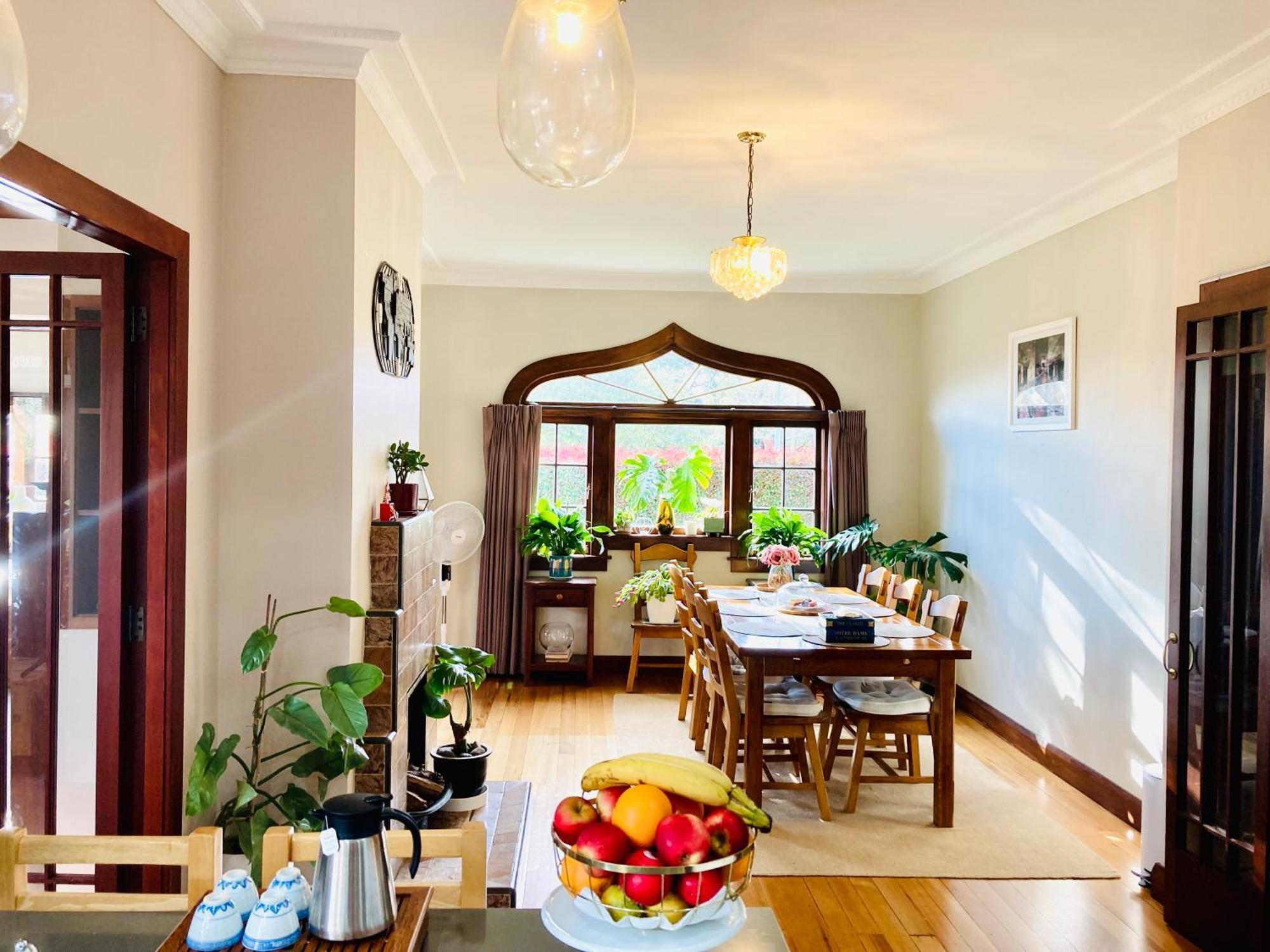 Spacious And Sunny Master Bedroom With Shared Bathrooms Auckland Eksteriør billede