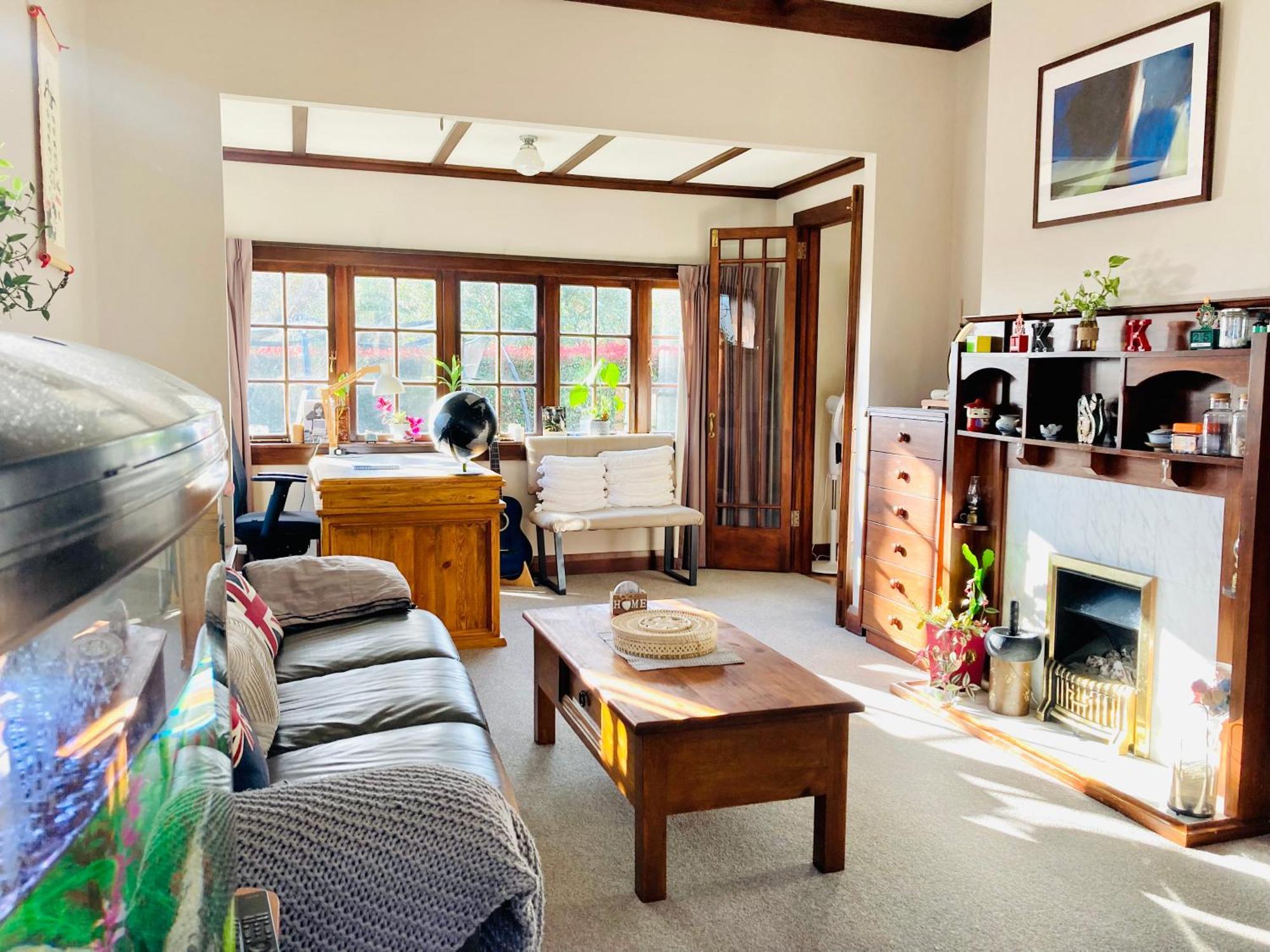 Spacious And Sunny Master Bedroom With Shared Bathrooms Auckland Eksteriør billede