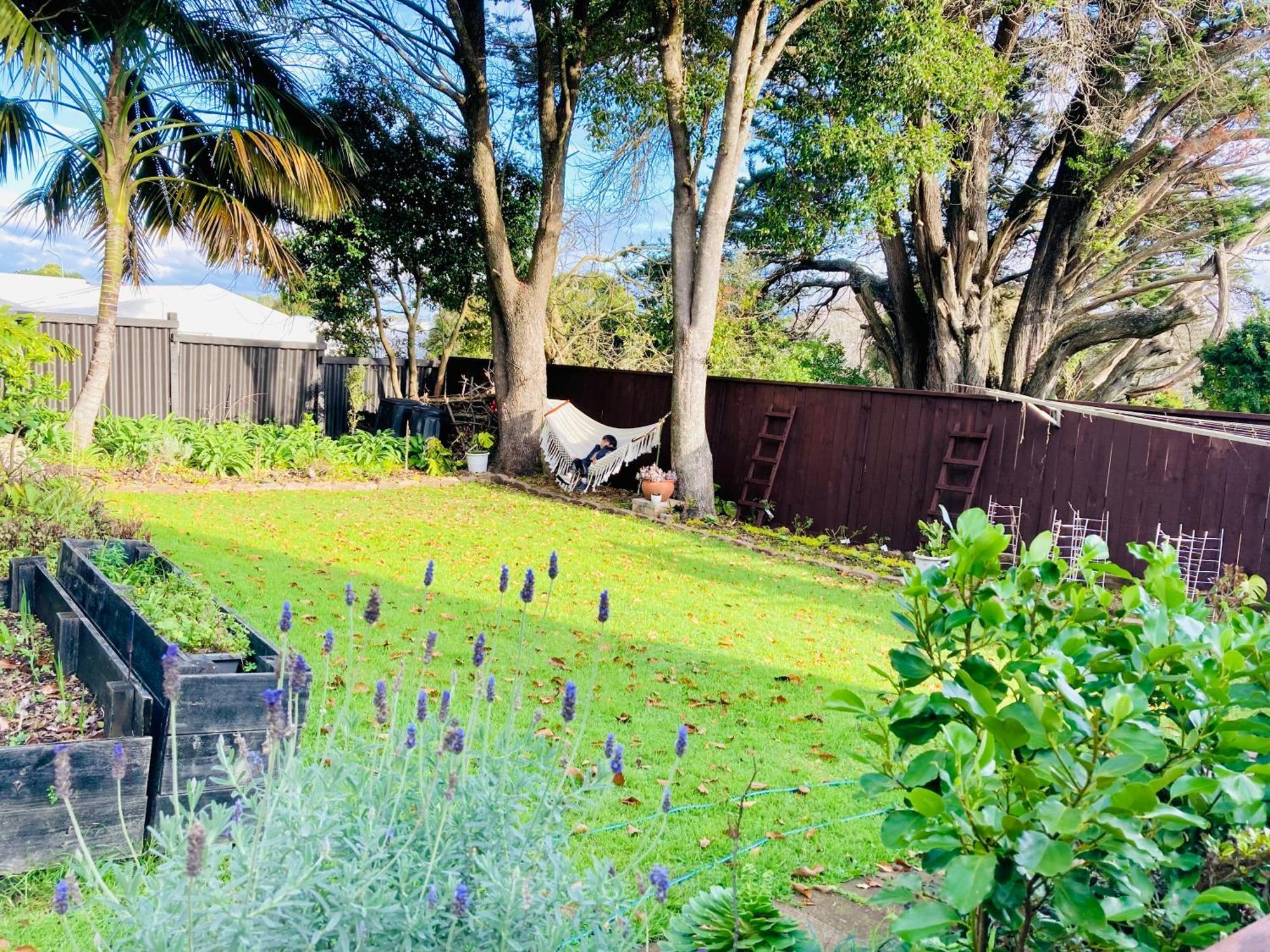Spacious And Sunny Master Bedroom With Shared Bathrooms Auckland Eksteriør billede